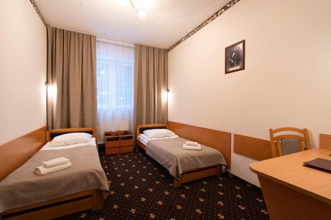 Hotel Trylogia Zielonka  Exteriör bild